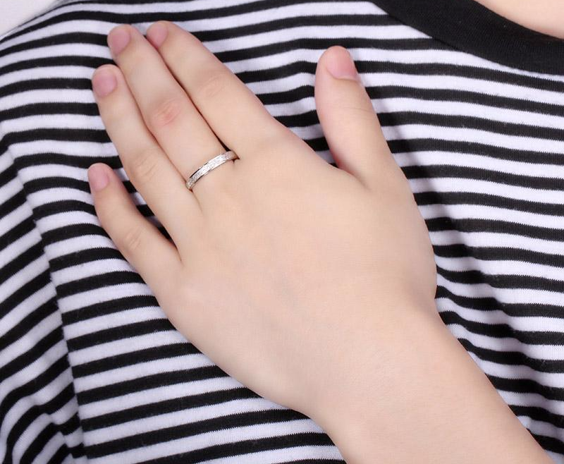 Frosting Elegant Couple Rings