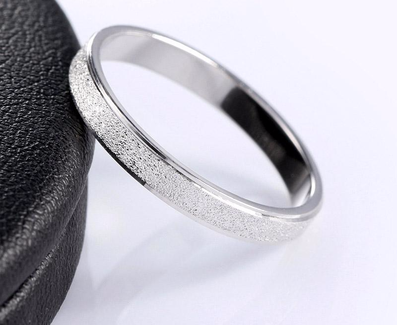 Frosting Elegant Couple Rings